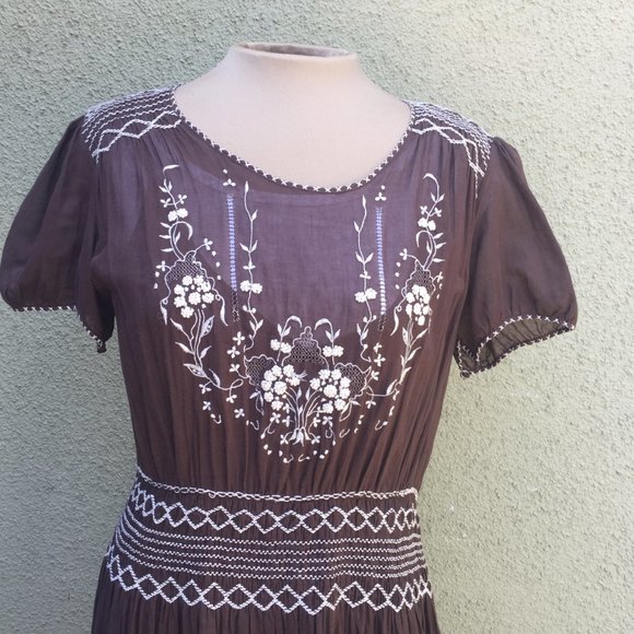 Sweet Girly Smocked Dress - Picture 3 of 15